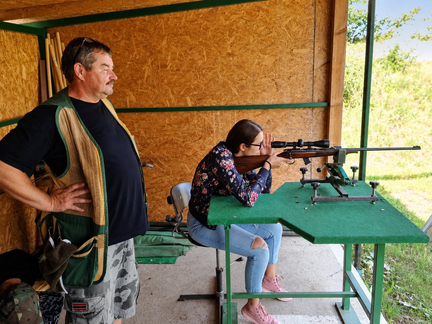 Vladimír – inštruktor Shooting Paradise Koš so začiatočníčkou